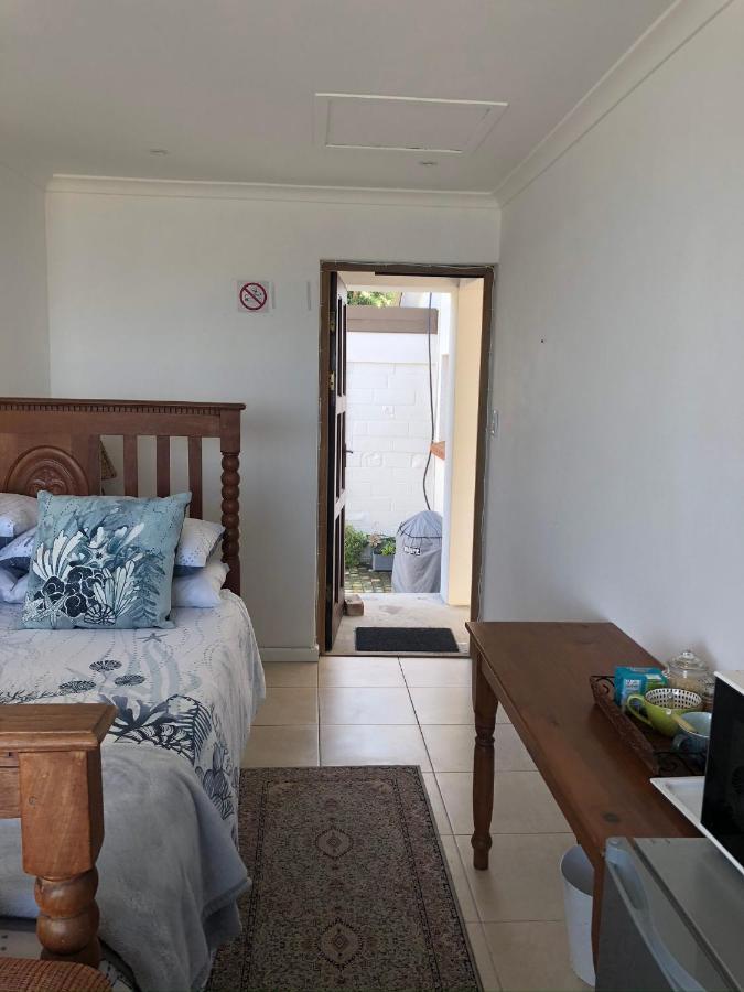 Ollava Guesthouse Simonʼs Town Exterior foto